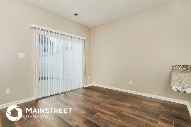 Building Photo - 2052 N Sarah Dr