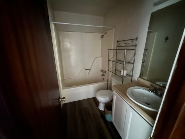 Building Photo - 401 W 19th St