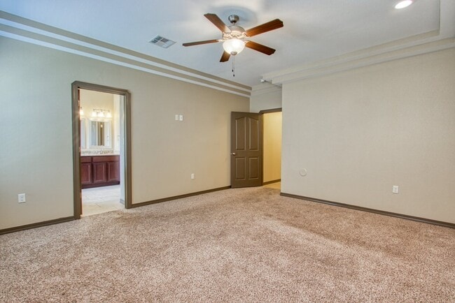 Building Photo - FOR SALE OR FOR RENT 12053 SILVER CROWN RO...
