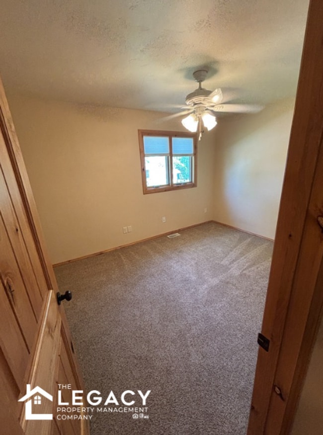 Building Photo - Eastside Home