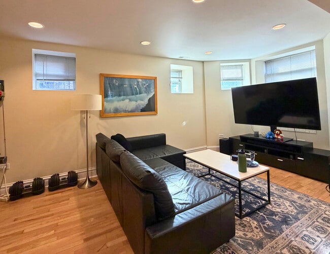 Building Photo - 3451 N Halsted St