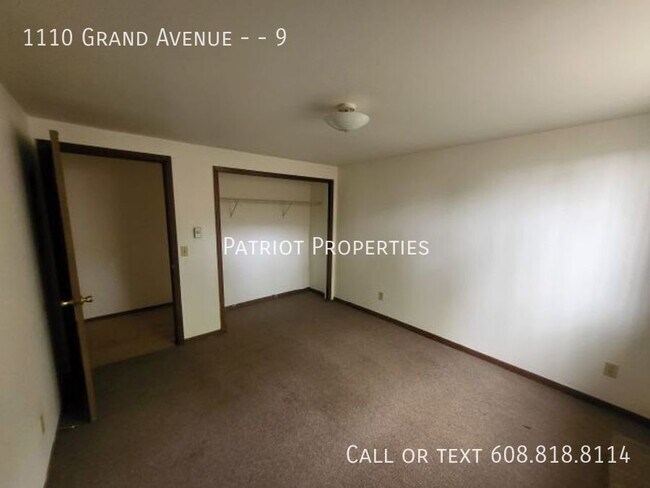 Building Photo - 2 bed/1 bath apartment in Prairie Du Sac, WI!