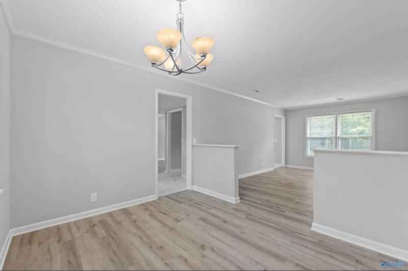 Building Photo - 2519 Excalibur Dr SE