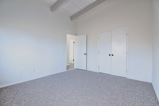 Building Photo - Mar Vista Dr.- Duplex