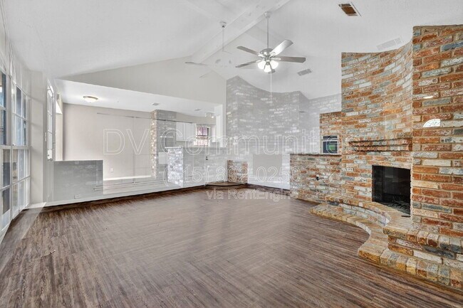 Building Photo - 15707 Lone Tree Dr