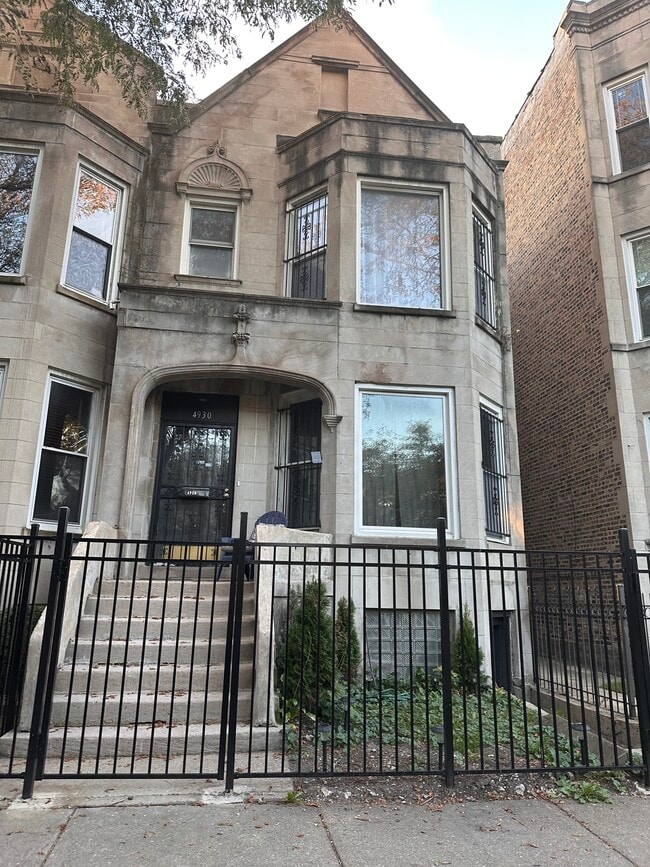 Primary Photo - 4930 S St Lawrence Ave