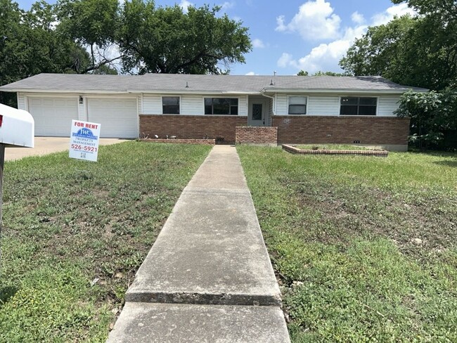 Primary Photo - 601 Sutton Dr