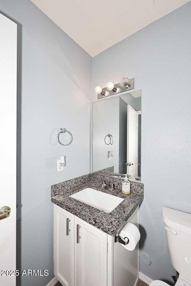 Building Photo - 4805 E Kachina Trail