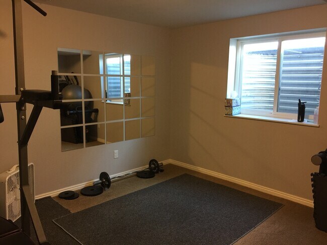Building Photo - Large Family Lehi Home available now!