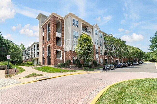 Building Photo - 4860 Eisenhower Ave