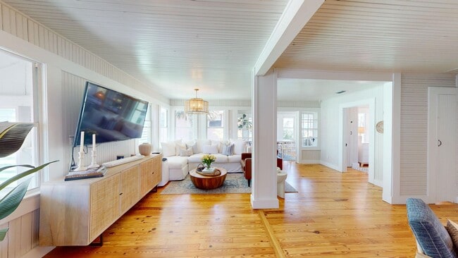 Building Photo - Presenting a meticulously renovated and fu...