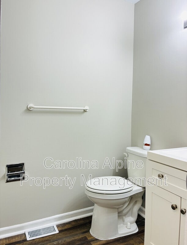 Building Photo - 601 Dundeen Dr