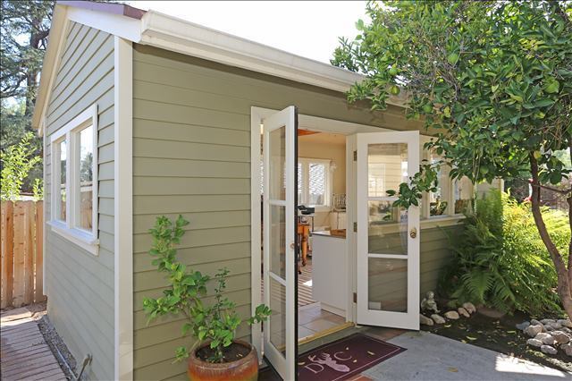 Building Photo - Coming Soon! La Canada Flintridge Contempo...