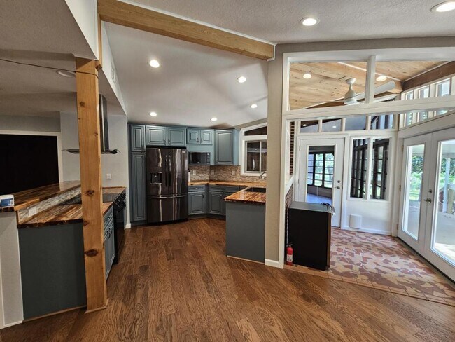 Building Photo - 661 Brookmeade Dr