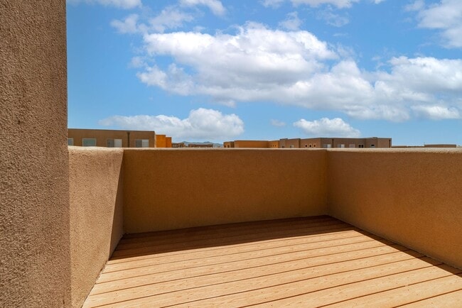 Building Photo - Gorgeous Pulte Townhome Available Now!