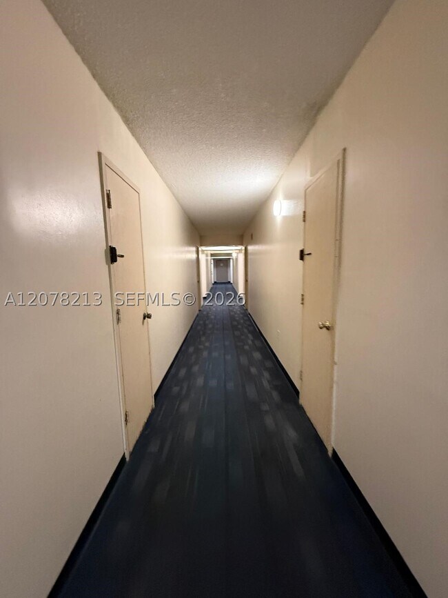 Building Photo - 1351 NE Miami Gardens Dr