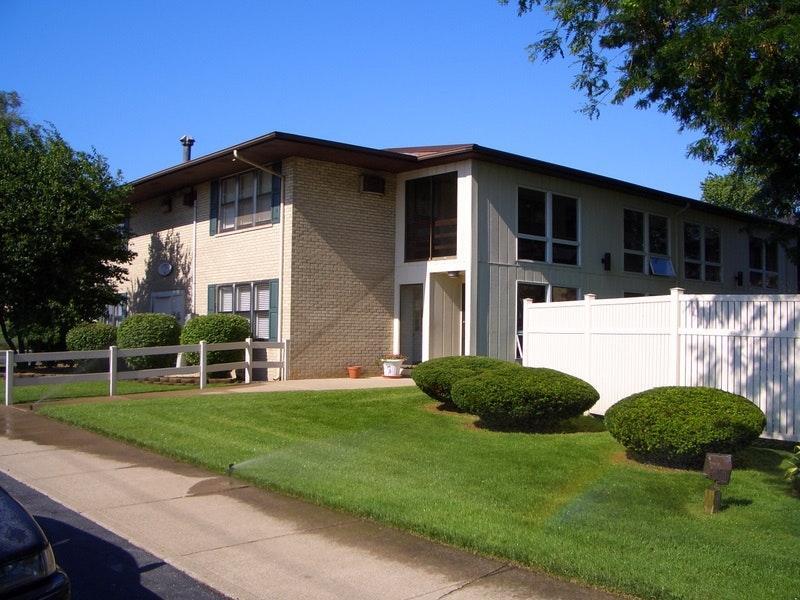 Building Photo - 8811 Schneider Ave