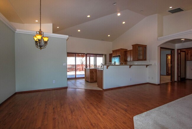 Building Photo - 3 Bedroom Home on 2.5 acres in Chino Valley