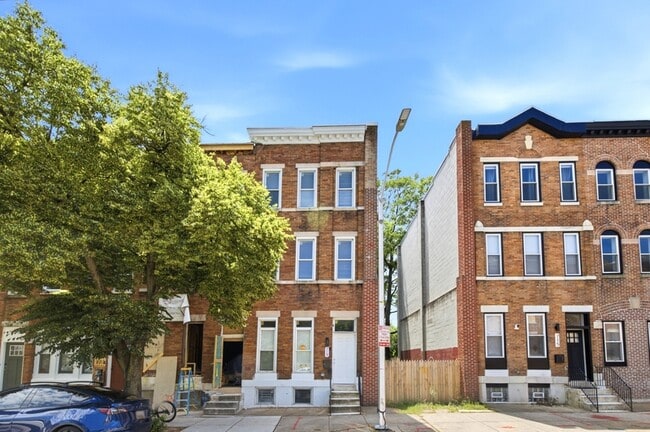 Building Photo - 719 E 20th St