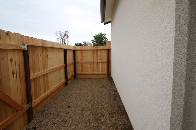 Building Photo - 1315 E Portals Ave