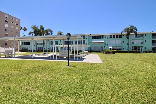 Building Photo - 1819 Shore Dr S