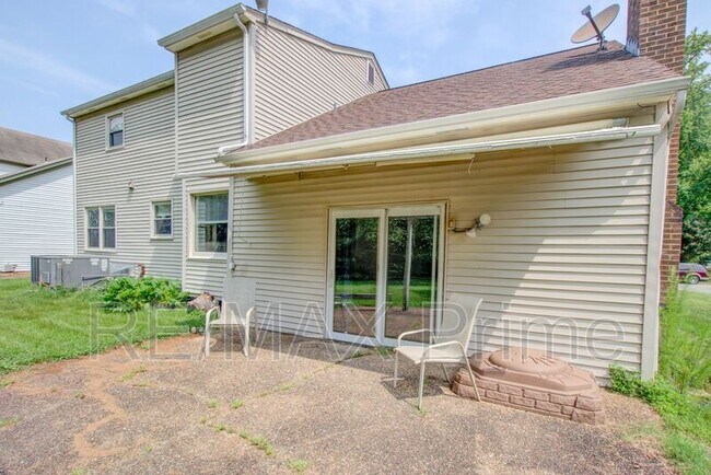 Building Photo - 71 Michaels Woods Dr