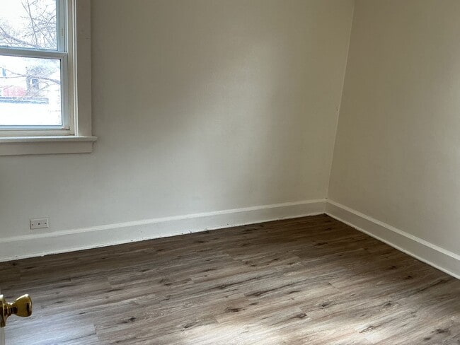 Building Photo - Roomy 3 Bedroom Single Family Home ( Franklin Heights )