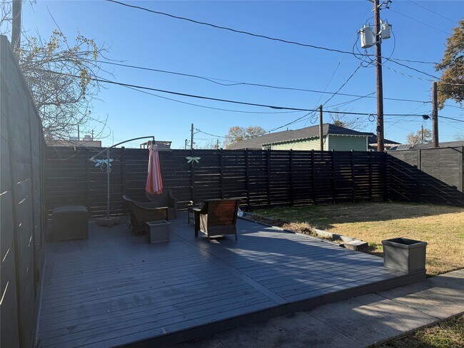 Building Photo - 305 Enid St