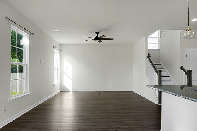 Building Photo - Beautiful 3 Bedroom, 2.5 Bath-Monks Corner in Riverstone