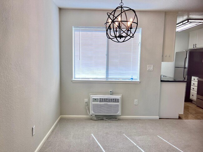 Building Photo - 880 E Fremont Ave