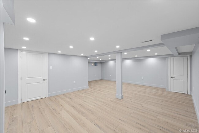 Building Photo - 31 Cail Dr