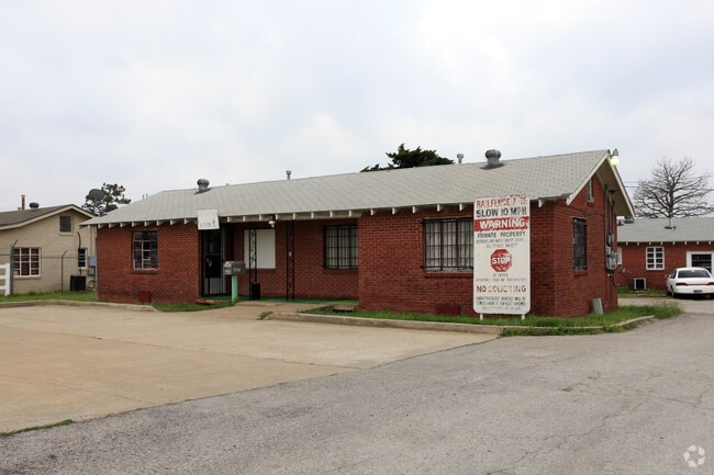 Primary Photo - Railfence Apartments