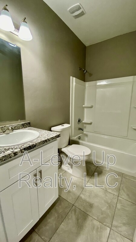Building Photo - 1514 E 28th St