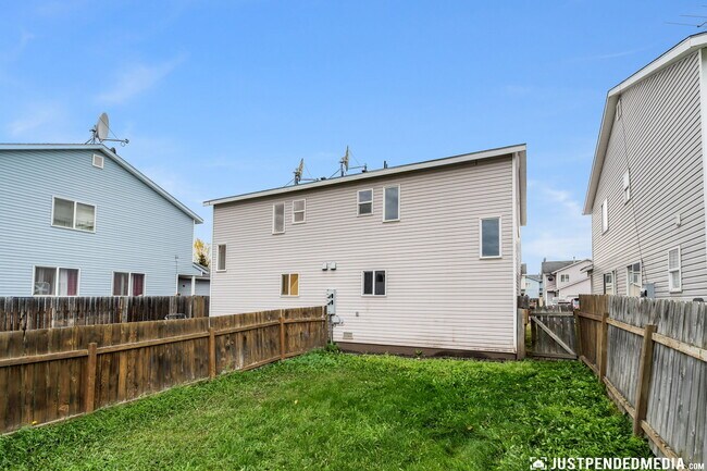 Fence yard. Renter to maintain lawn and snow removal - 530 Bitterroot Cir