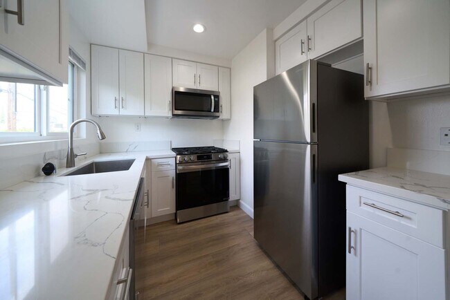 Building Photo - 6335 Whitsett Ave