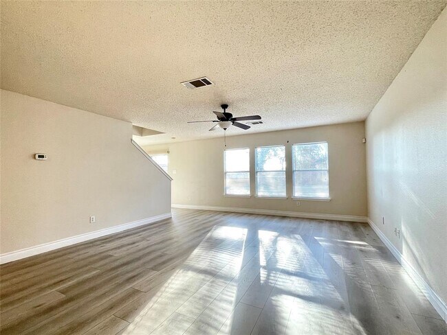 Building Photo - 2601 Byfield Dr