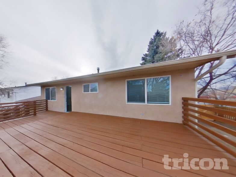 Building Photo - 2505 Nadine Dr