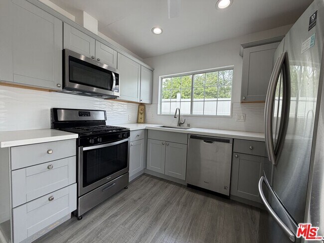 Building Photo - 18601 Hiawatha St