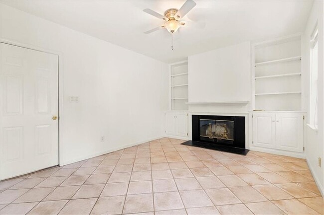 Building Photo - 11190 Abbotts Station Dr