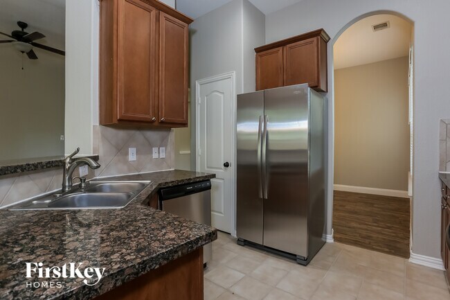 Building Photo - 18414 Bluff View Dr