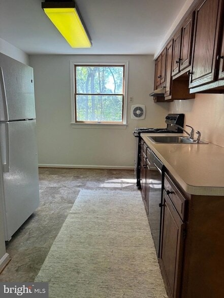 Building Photo - 6025 Honey Hollow Rd