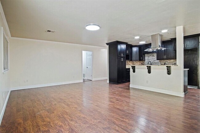 Building Photo - 625 Hawthorne Pl