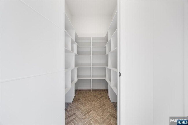 Building Photo - 242 Hardenburgh Ave