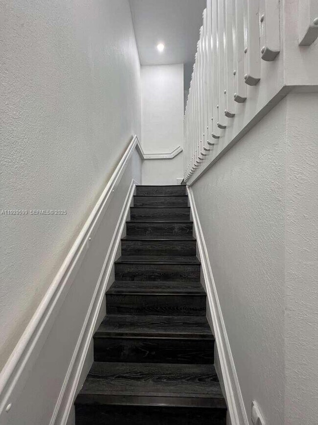 Building Photo - 3399 W 90th Terrace