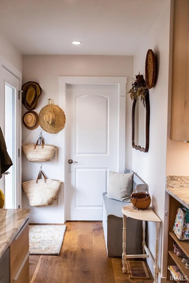 Building Photo - 5325 S Fairfax Rd