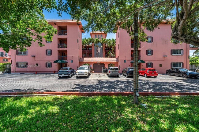 Building Photo - 680 Tennis Club Dr
