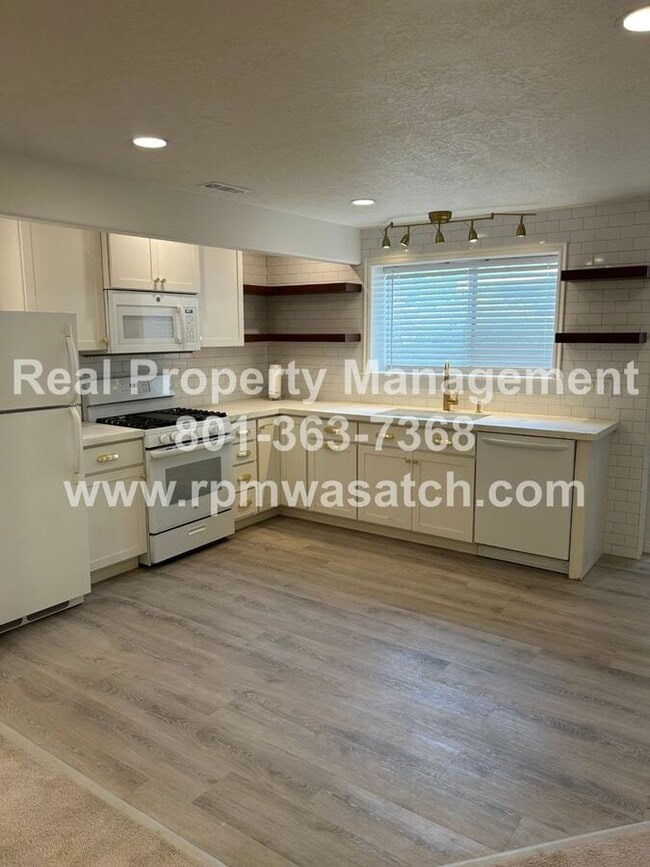 Building Photo - 13982 S Hawberry Rd