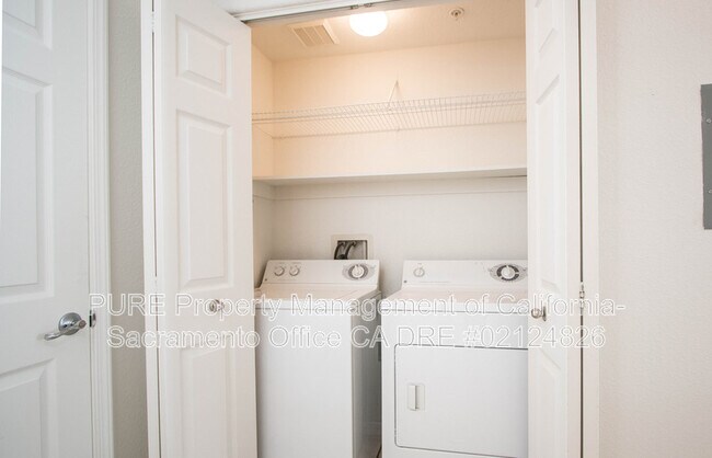 Building Photo - 10001 Woodcreek Oaks Blvd