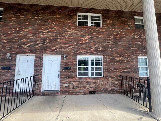Primary Photo - 133 Walker St