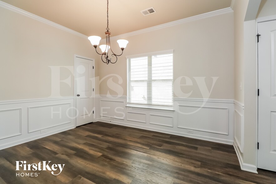 Building Photo - 5768 Woodside Crossing